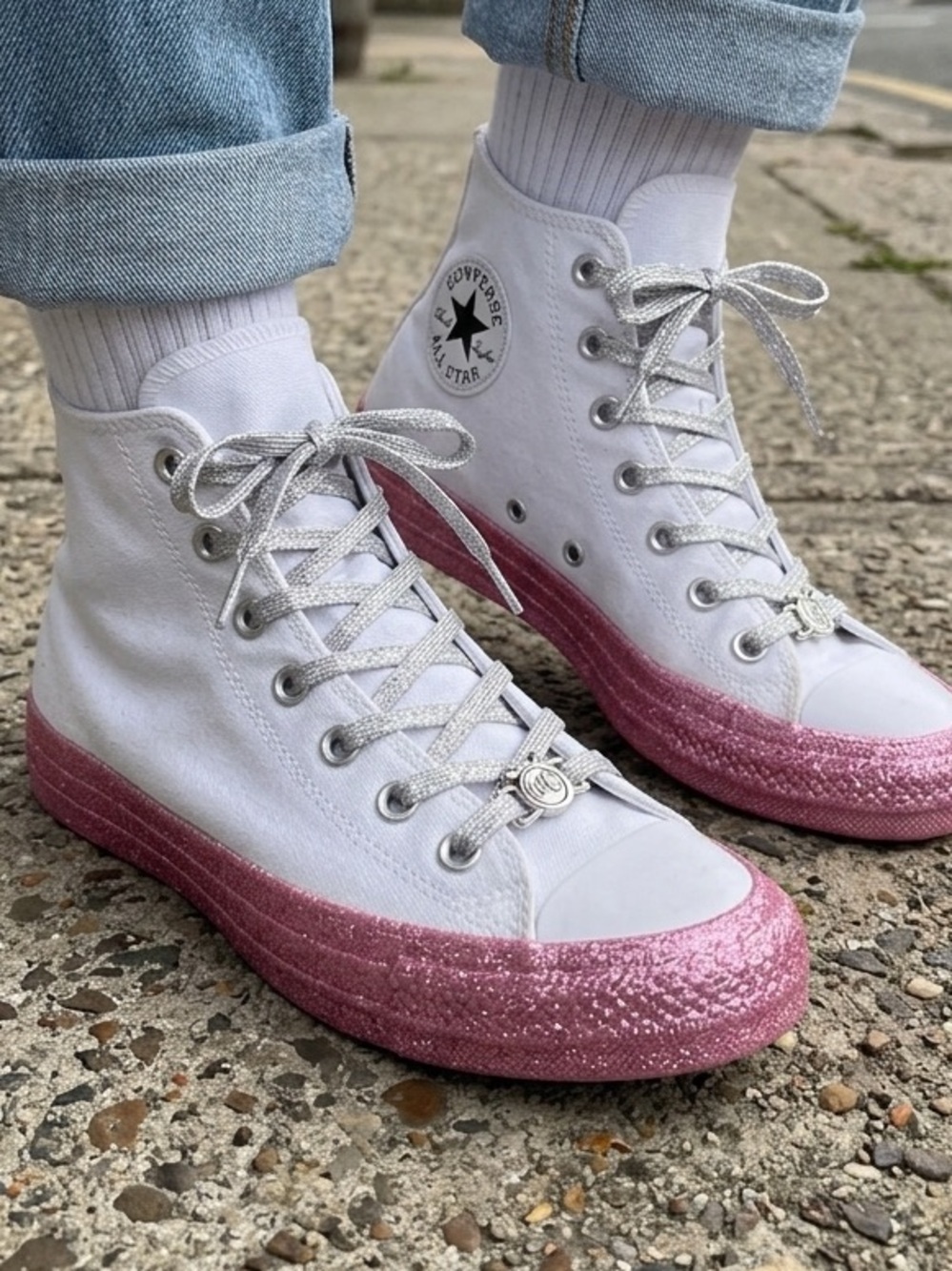 Converse x Miley Cyrus Chuck
Taylor All Star Hi Glitter
Woman size 8.5, man 6.5